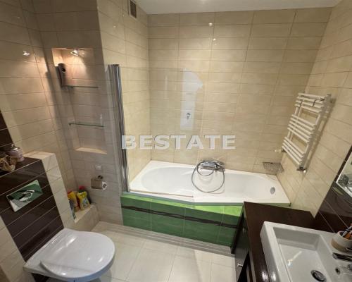 Przestronny apartament z garażem, teren zamknięty