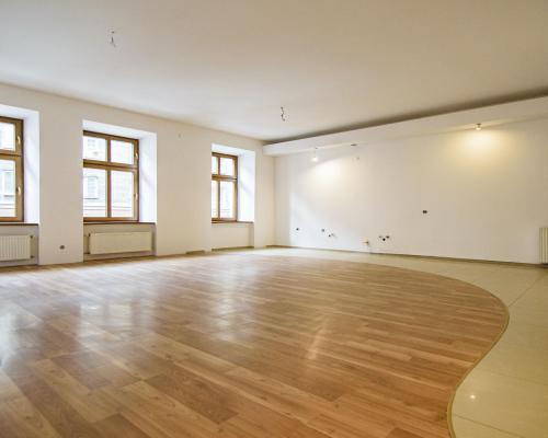 98M2/ 3 POKOJE/ I PIĘTRO/ CENTRUM