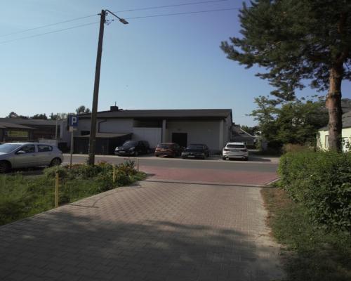 Budynek usługowo-handlowy, Trawniki centrum