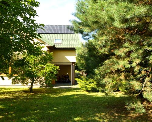 Lokal gastronomiczny z dużym domem.