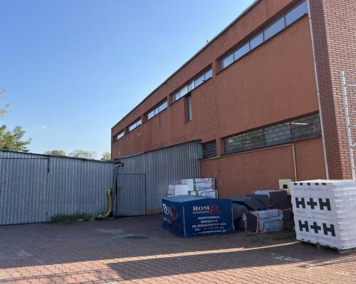 Market budowlano-przemysłowy w centrum Dęblina..