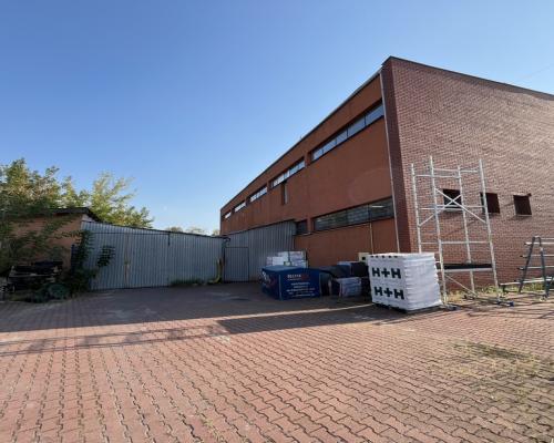 Market budowlano-przemysłowy w centrum Dęblina..