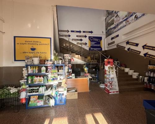 Market budowlano-przemysłowy w centrum Dęblina..