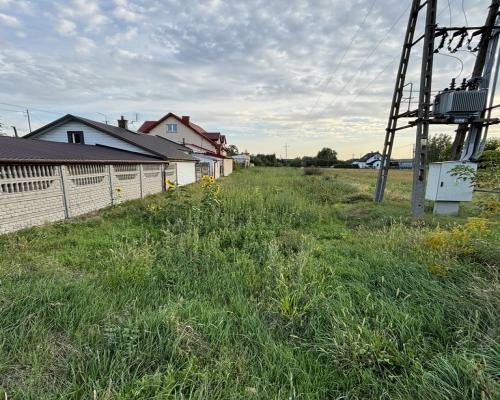 Działka budowlano-usługowa 1863 m2 w Święcicach.