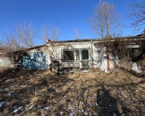 Duża działka z budynkiem we Wsoli blisko Radomia.