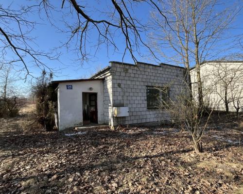 Duża działka z budynkiem we Wsoli blisko Radomia.