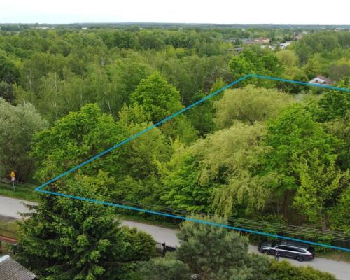 Duża działka z budynkiem we Wsoli blisko Radomia.