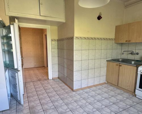 1 pokojowe, 2 piętro, świetna loklizacja.