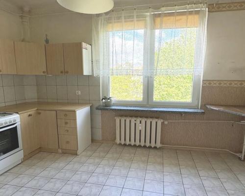 1 pokojowe, 2 piętro, świetna loklizacja.