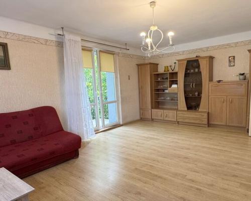 1 pokojowe, 2 piętro, świetna loklizacja.