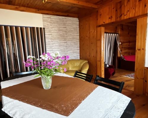 Częstoborowice - Dom z bali z dużą działką