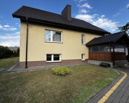 Bielsko- dom z działką, stawem i zabudowaniami