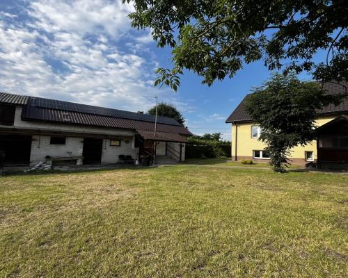 Bielsko- dom z działką, stawem i zabudowaniami