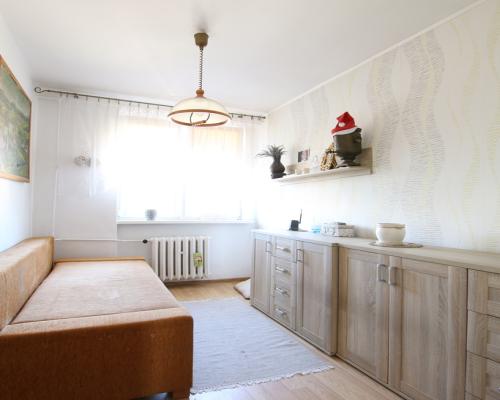 Mieszkanie, Nałęczów,ul. Partyzantów, 3 pokoje, 59m2,  Opis mieszkania: - piętro 3/3- powierzchnia mieszkania: 58,7 m2- salon 2