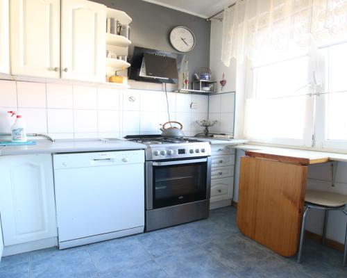 Mieszkanie, Nałęczów,ul. Partyzantów, 3 pokoje, 59m2,  Opis mieszkania: - piętro 3/3- powierzchnia mieszkania: 58,7 m2- salon 2