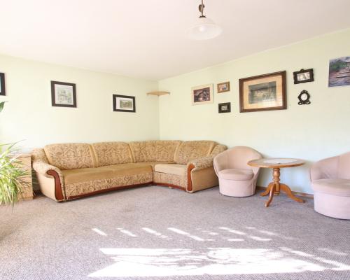 Mieszkanie, Nałęczów,ul. Partyzantów, 3 pokoje, 59m2,  Opis mieszkania: - piętro 3/3- powierzchnia mieszkania: 58,7 m2- salon 2