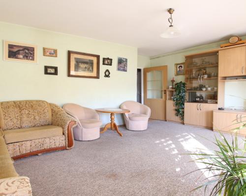 Mieszkanie, Nałęczów,ul. Partyzantów, 3 pokoje, 59m2,  Opis mieszkania: - piętro 3/3- powierzchnia mieszkania: 58,7 m2- salon 2