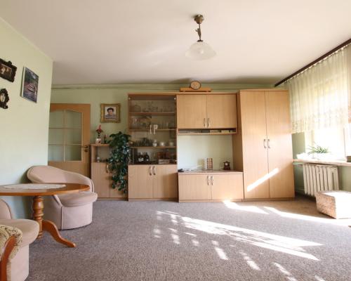 Mieszkanie, Nałęczów,ul. Partyzantów, 3 pokoje, 59m2,  Opis mieszkania: - piętro 3/3- powierzchnia mieszkania: 58,7 m2- salon 2