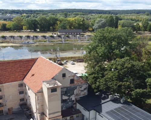 Budynek "Spichlerza" ul. 6 sierpnia w Puławach.