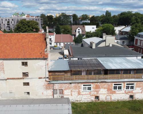 Budynek "Spichlerza" ul. 6 sierpnia w Puławach.