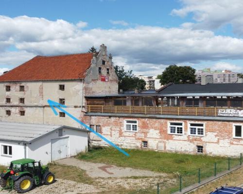 Budynek "Spichlerza" ul. 6 sierpnia w Puławach.