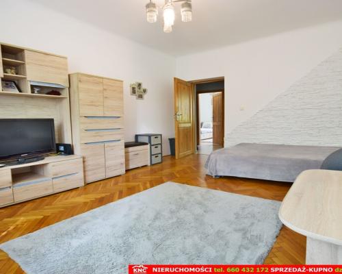 Zadbane, przestronne mieszkanie 2 pokojowe.