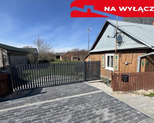 Drewniany dom na działce w Świeciechowie Dużym.