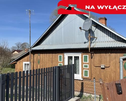 Drewniany dom na działce w Świeciechowie Dużym.