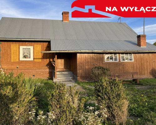 Drewniany dom na działce w Świeciechowie Dużym.