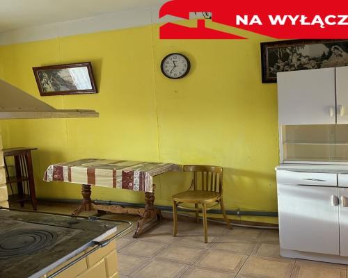 Drewniany dom na działce w Świeciechowie Dużym.