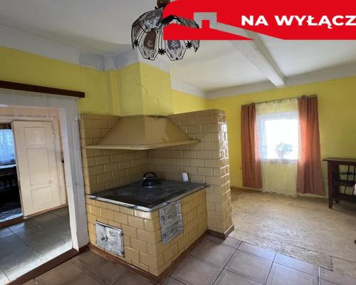 Drewniany dom na działce w Świeciechowie Dużym.