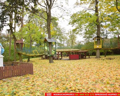 Zabytkowy Zespół Dworsko-Parkowy (XIXw. 1880 r)