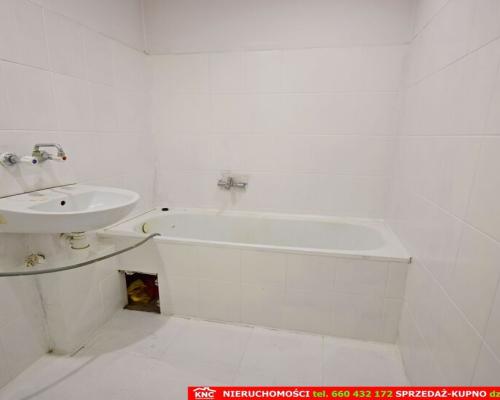 Blisko Nałęczowa, 3 pokoje z garażem i działką.