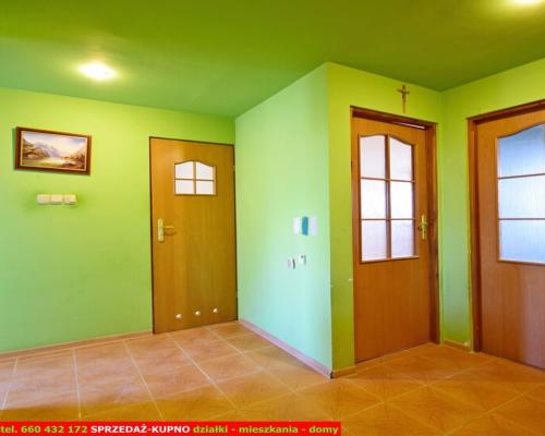 Blisko Nałęczowa, 3 pokoje z garażem i działką.