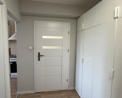 Kawalerka 30 m2 (oddzielna kuchnia) centrum Puław.