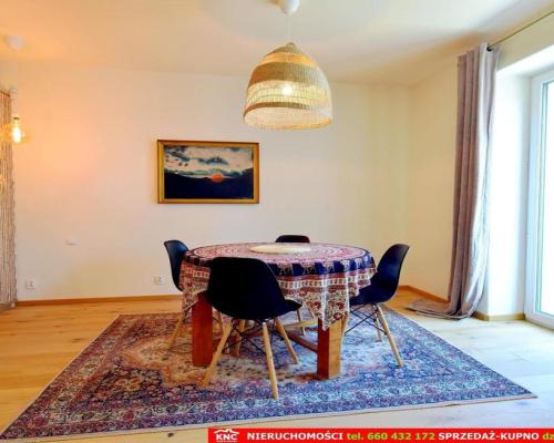 Prestiżowe mieszkanie, wyskoki standard, 2 balkony.