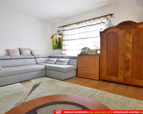 Zadbany dom do zamieszkania, ładna działka.