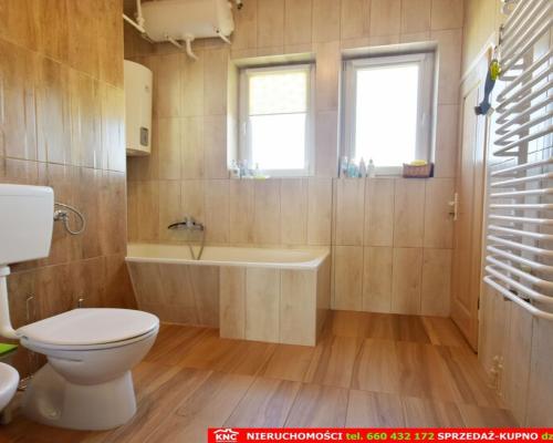 Zadbany dom do zamieszkania, ładna działka.