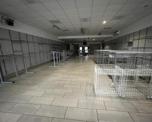 Lokal handlowy 180 m kw.  w centrum Dęblina.