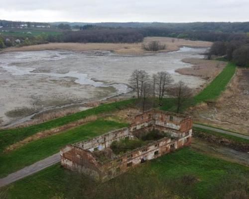 Działka 35 ha z ruinami papierni w Celejowie.