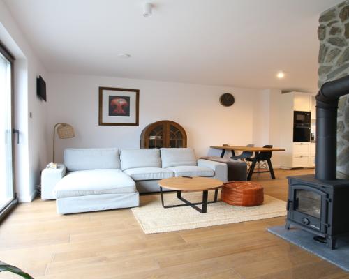 Dom, Lublin, Sławin, Skowronkowa, Budynek:- 126 m2- salon i  2 pokoje (możliwość 3)-wymurowany z gazobetonu-ocieplony styropian