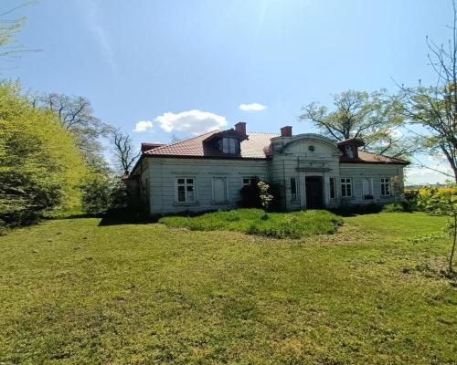 Zabytkowy dworek z przełomu XIX i XX w. w Świdniku