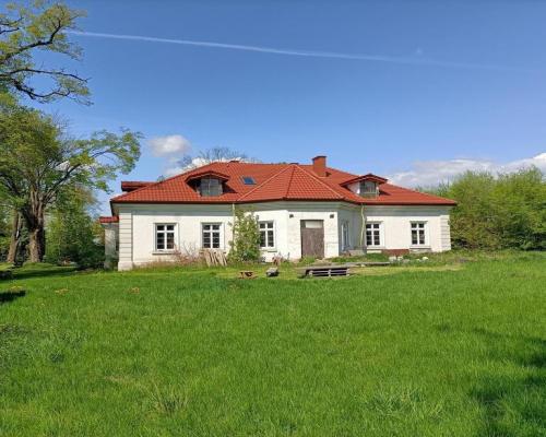 Zabytkowy dworek z przełomu XIX i XX w. w Świdniku