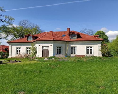 Zabytkowy dworek z przełomu XIX i XX w. w Świdniku