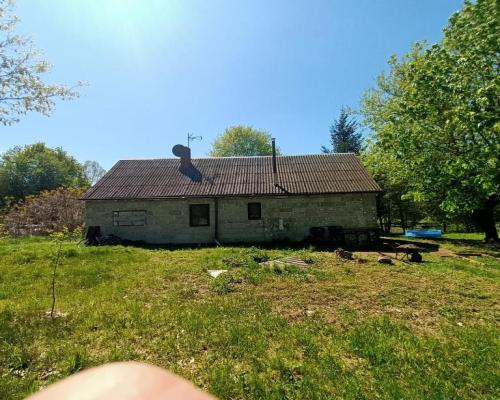 Siedlisko w cichej okolicy 100 km od Warszawy.