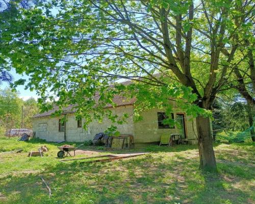 Siedlisko w cichej okolicy 100 km od Warszawy.