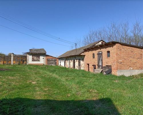 Siedlisko w ładnej okolicy gm. Gniewoszów.