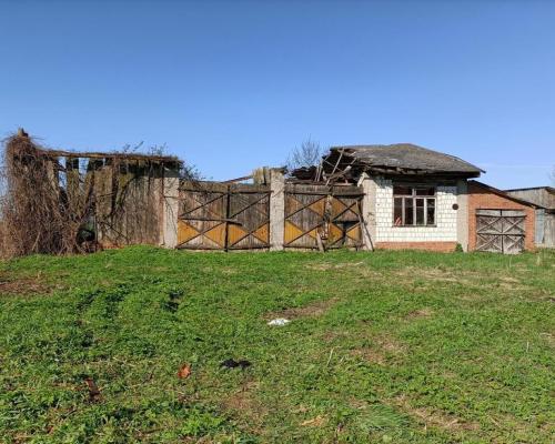 Siedlisko w ładnej okolicy gm. Gniewoszów.