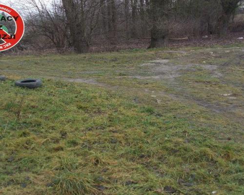 Do sprzedania działka o powierzchni 12a z domkiem do zamieszkania. Działka znajduje się w centrum miejscowości Krzczonów. Na po