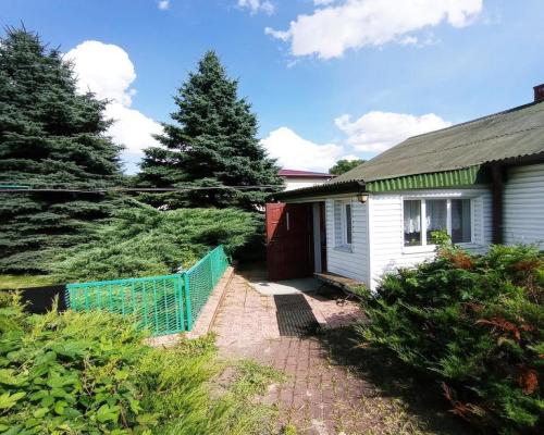 Dom na dużej działce graniczący z rz. Ciemięgą.